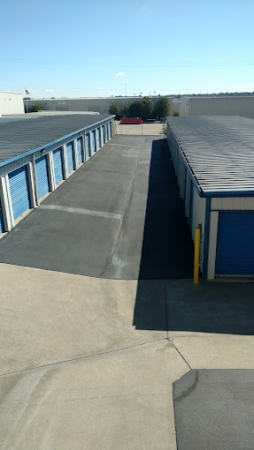 Facility photo: //images.sparefoot.com/medium/238090670432301cd30.jpg
