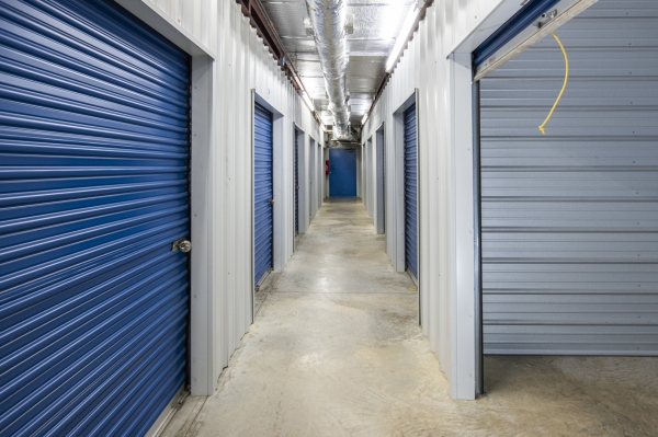 Facility photo: //images.sparefoot.com/medium/23809069668c86307f1.jpg