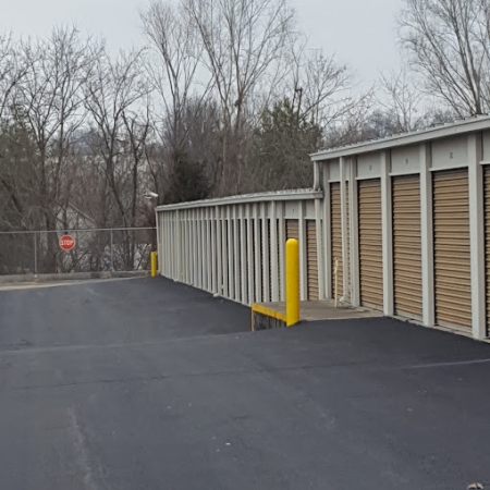 Facility photo: //images.sparefoot.com/medium/23809167043363ce355.jpg