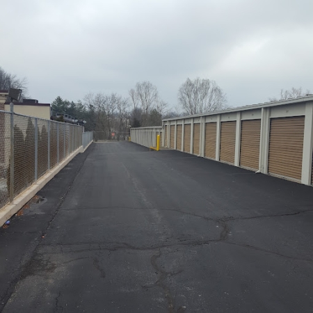 Facility photo: //images.sparefoot.com/medium/2380916704336551cad.jpg