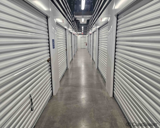 Facility photo: //images.sparefoot.com/medium/2381006881e9f9746fd.jpg