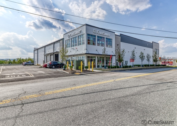 Facility photo: //images.sparefoot.com/medium/23810068c91efd3e0d9.jpg