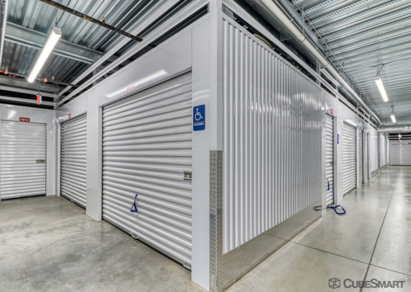 Facility photo: //images.sparefoot.com/medium/23810868809f9b8d1db.jpg