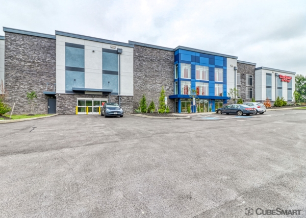 Facility photo: //images.sparefoot.com/medium/2381086989b6b56fff0.jpg