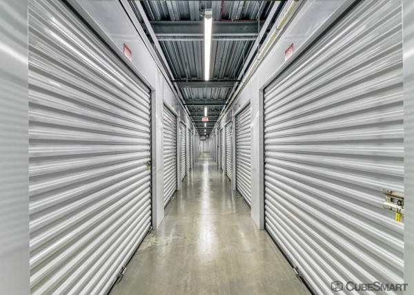 Facility photo: //images.sparefoot.com/medium/2381086a19660f2bff5.jpg