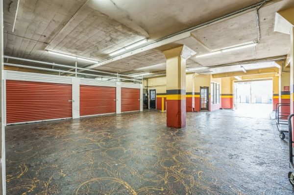 Facility photo: //images.sparefoot.com/medium/238127687e709de9bac.jpg