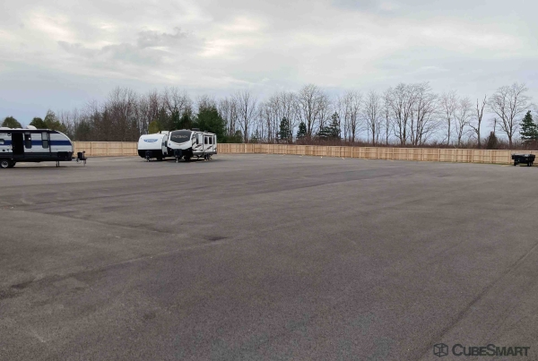 Facility photo: //images.sparefoot.com/medium/238163689464ffdd553.jpg