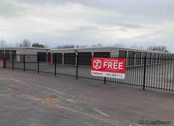Facility photo: //images.sparefoot.com/medium/23816368946509a3d45.jpg
