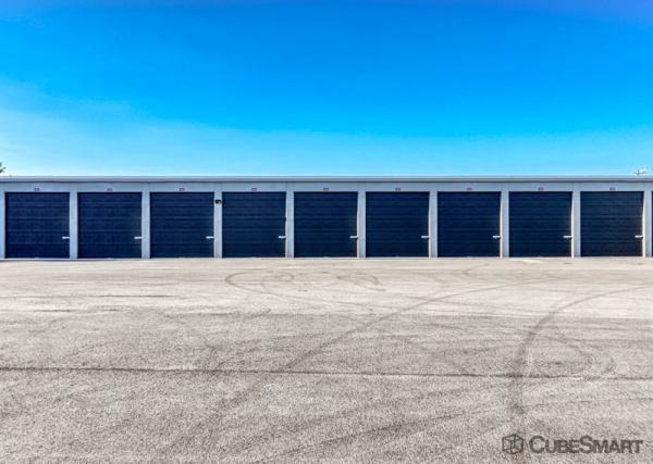 Storage Units at CubeSmart Self Storage - West 111th Street - 26045 West 111th Street