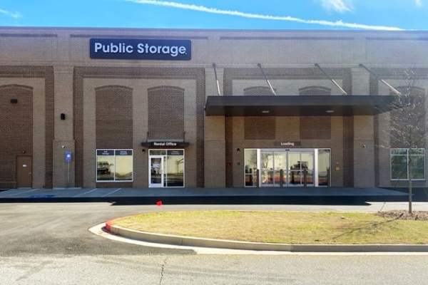 Facility photo: //images.sparefoot.com/medium/23818069df96bbee972.jpg