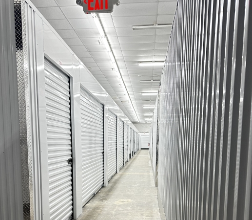Facility photo: //images.sparefoot.com/medium/23818568e3e04d8d15c.jpeg