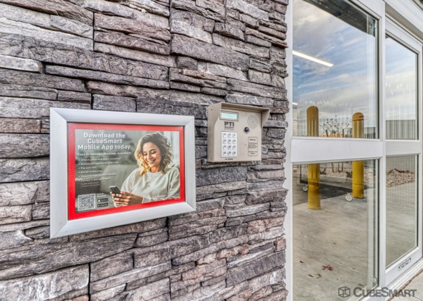 Facility photo: //images.sparefoot.com/medium/238186693d143270083.jpg