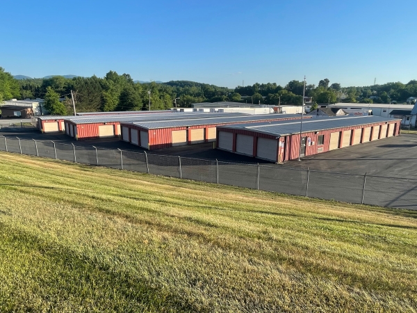 Facility photo: //images.sparefoot.com/medium/2381956a1e5c6a962e2.jpg