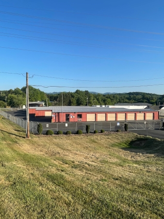 Facility photo: //images.sparefoot.com/medium/2381956a1e5cae5e6b1.jpg