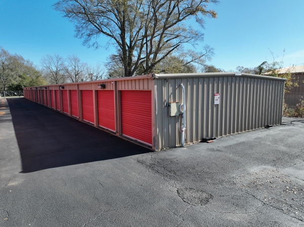 Facility photo: //images.sparefoot.com/medium/23822468f8253d4a3f3.jpg