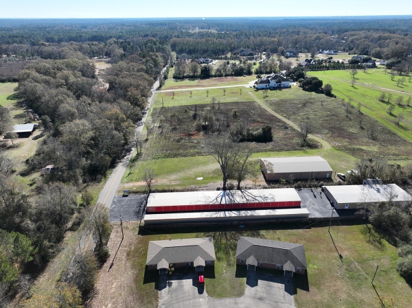 Facility photo: //images.sparefoot.com/medium/23822468f8254a3a805.jpg