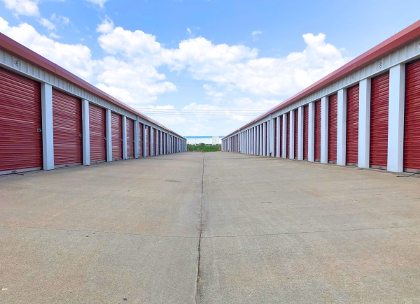 Facility photo: //images.sparefoot.com/medium/23826068c715bd99de5.jpg