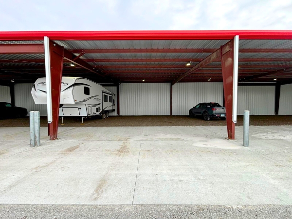 Facility photo: //images.sparefoot.com/medium/23826068c715f4d590d.jpg