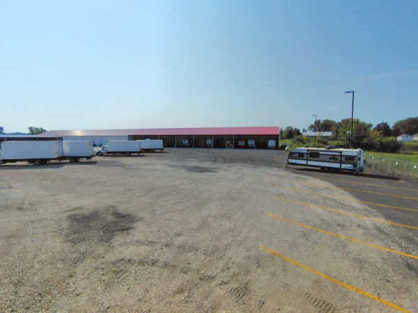 Facility photo: //images.sparefoot.com/medium/23826068c7161ebdd36.jpg