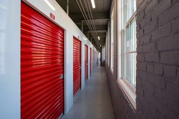 Facility photo: //images.sparefoot.com/medium/23830267e19cebc1ca4.jpg