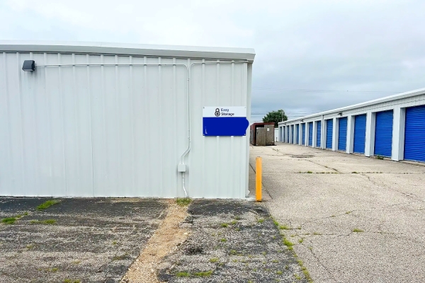 Facility photo: //images.sparefoot.com/medium/2383216881367e74626.jpg