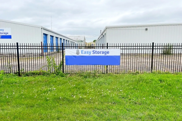 Facility photo: //images.sparefoot.com/medium/238321688136f6ef0cb.jpg