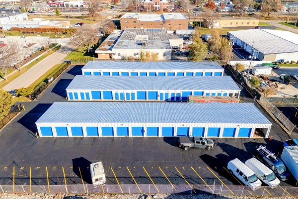 Facility photo: //images.sparefoot.com/medium/238321691f61e00075e.jpg