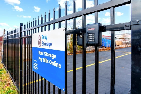 Facility photo: //images.sparefoot.com/medium/238321691fa7a43be5c.jpg