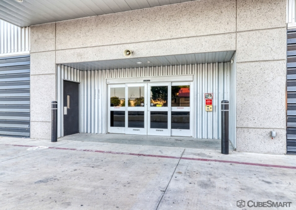 Facility photo: //images.sparefoot.com/medium/238326690341403a68c.jpg