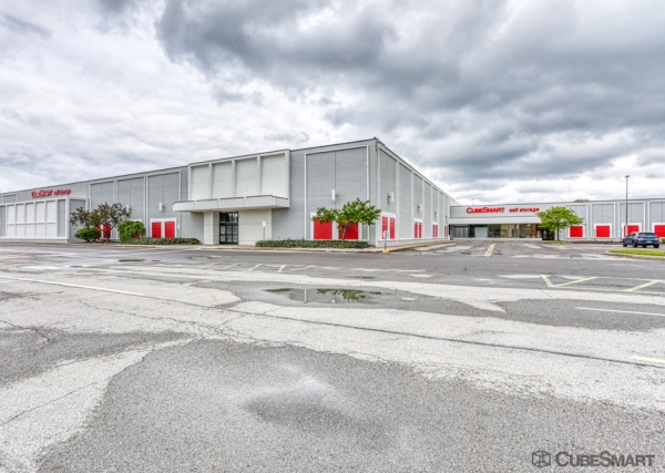 Facility photo: //images.sparefoot.com/medium/23835068809b4ce8aaa.jpg