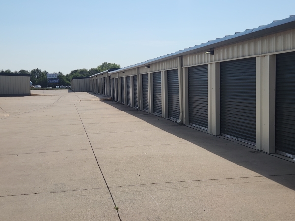 Facility photo: //images.sparefoot.com/medium/23836767242ec76fa4c.jpg