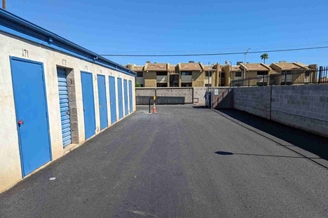 Facility photo: //images.sparefoot.com/medium/238419689ce0e4c5b2e.jpg