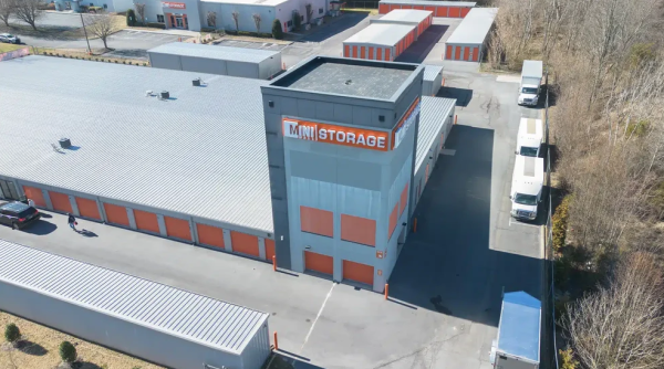 Facility photo: //images.sparefoot.com/medium/23842368c1ac4f07bf5.png