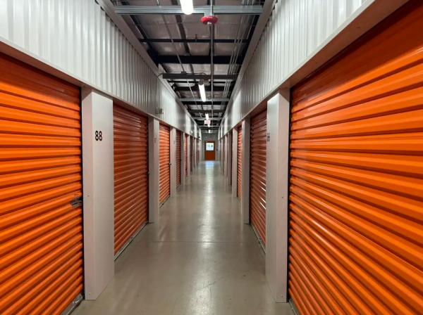 Facility photo: //images.sparefoot.com/medium/23842368c1ac5719215.png