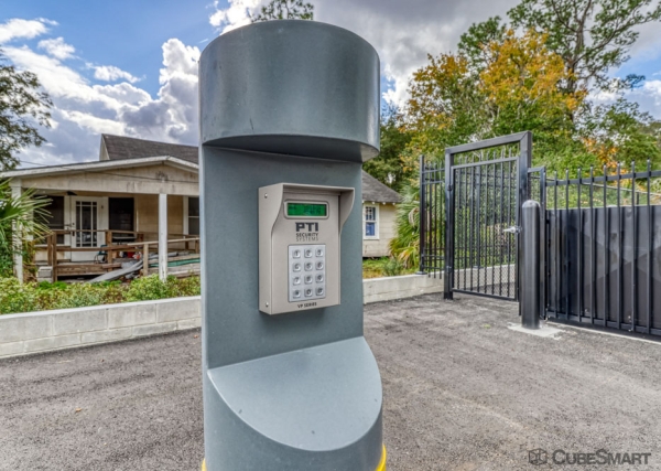 Facility photo: //images.sparefoot.com/medium/2384426943b382bb107.jpg