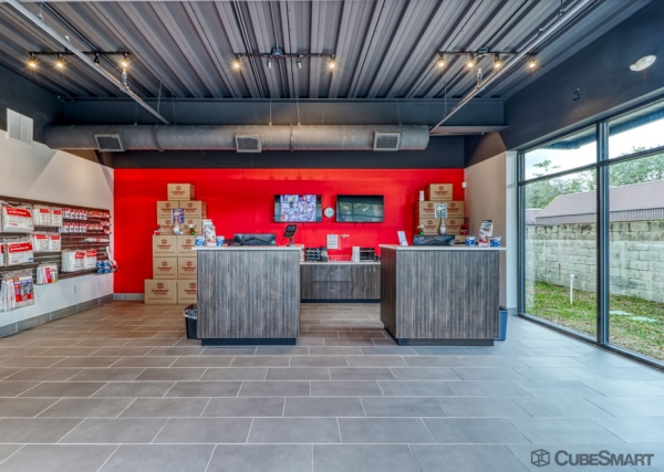 Facility photo: //images.sparefoot.com/medium/238442695f65ca59f24.jpg