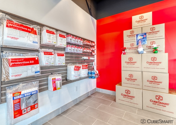 Facility photo: //images.sparefoot.com/medium/238442695f65cc61fc1.jpg