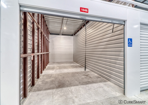 Facility photo: //images.sparefoot.com/medium/238442695f65cd79628.jpg