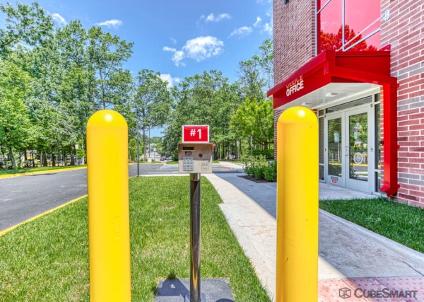 Facility photo: //images.sparefoot.com/medium/2384436880acce1e5fe.jpg