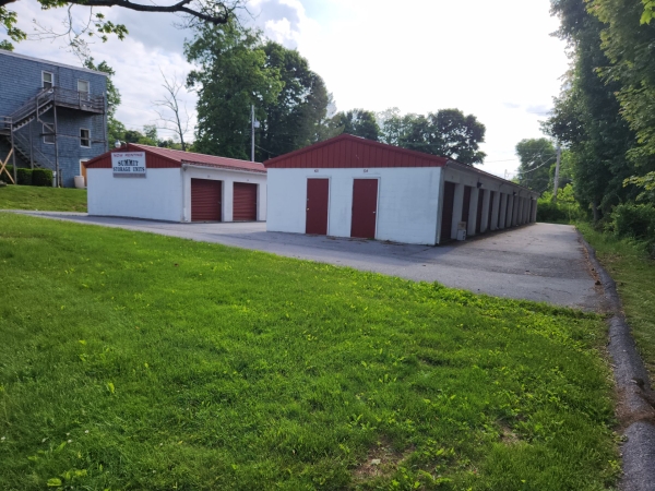 Facility photo: //images.sparefoot.com/medium/238446672bca257059d.jpg