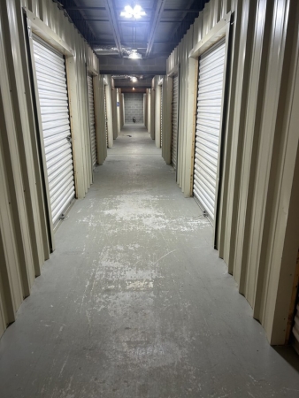 Facility photo: //images.sparefoot.com/medium/2384666894d5ecb39a7.jpg