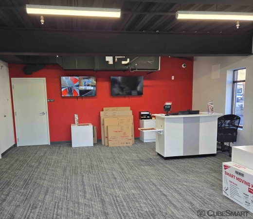 Facility photo: //images.sparefoot.com/medium/238470686f74e01bcdf.jpg