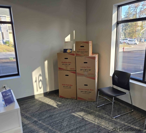 Facility photo: //images.sparefoot.com/medium/238470686f74e317f03.jpg