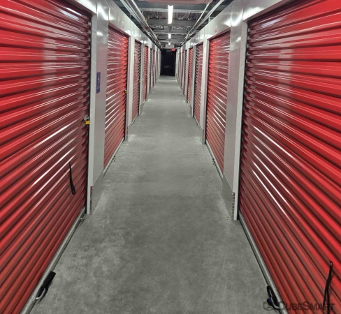Facility photo: //images.sparefoot.com/medium/238470686f74e65b63d.jpg