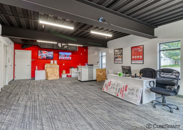 Facility photo: //images.sparefoot.com/medium/23847069031f3050946.jpg