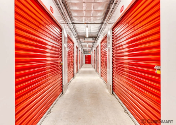 Facility photo: //images.sparefoot.com/medium/2384706a194f881e529.jpg