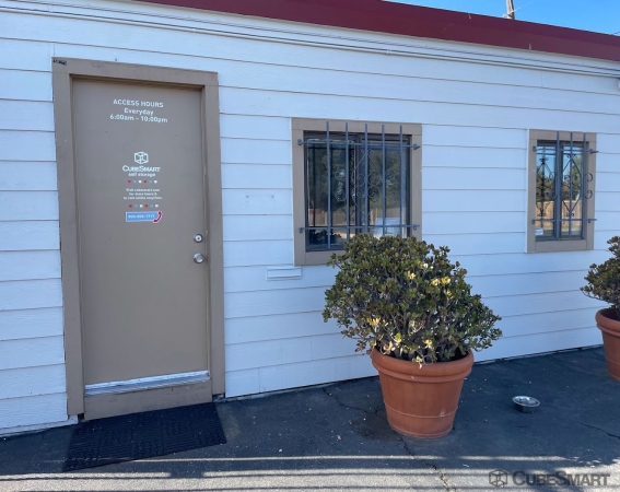 Facility photo: //images.sparefoot.com/medium/23848068905259c3cef.jpg