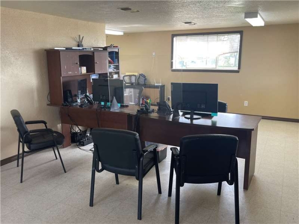 Facility photo: //images.sparefoot.com/medium/238482674e43003a71f.jpg