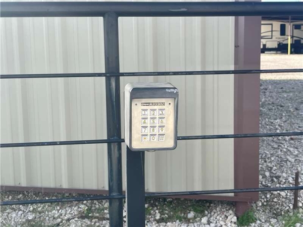 Facility photo: //images.sparefoot.com/medium/238482674e43012ffde.jpg
