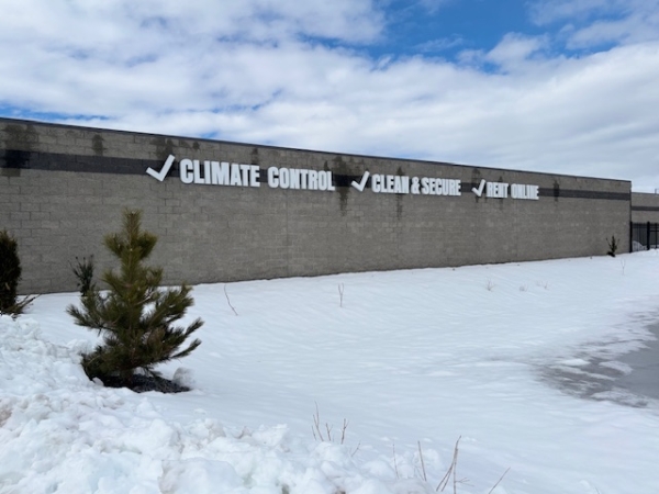 Facility photo: //images.sparefoot.com/medium/23848868c2fd19ad93d.jpg